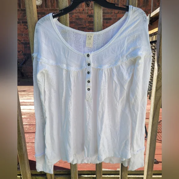 BRAND NEW! We The Free White Buttoned Relaxed Blouse - Picture 1 of 10